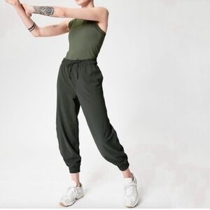 Athleta METROPOLIS JOGGER Mountain Olive Green Size 10 Activewear Ankle